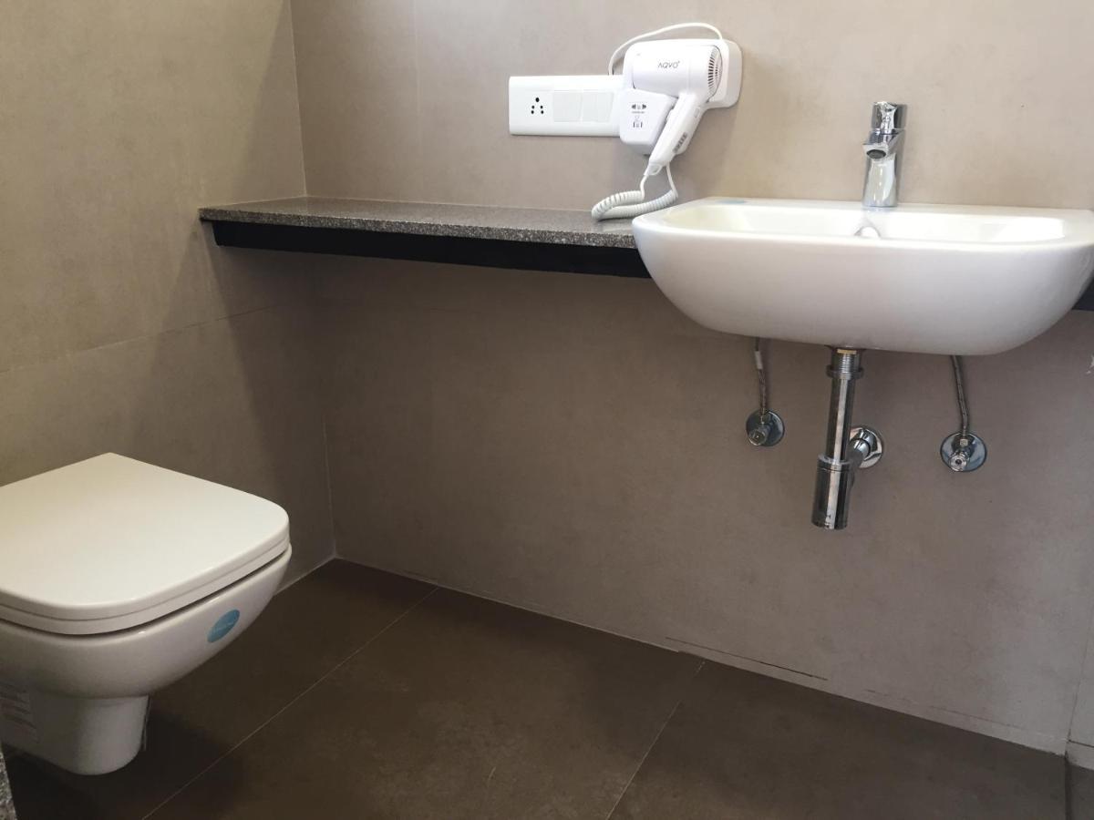 Couch & Cheese Homestel The Most Luxurious Hostel For Working Professionals & Students Pune Exterior photo
