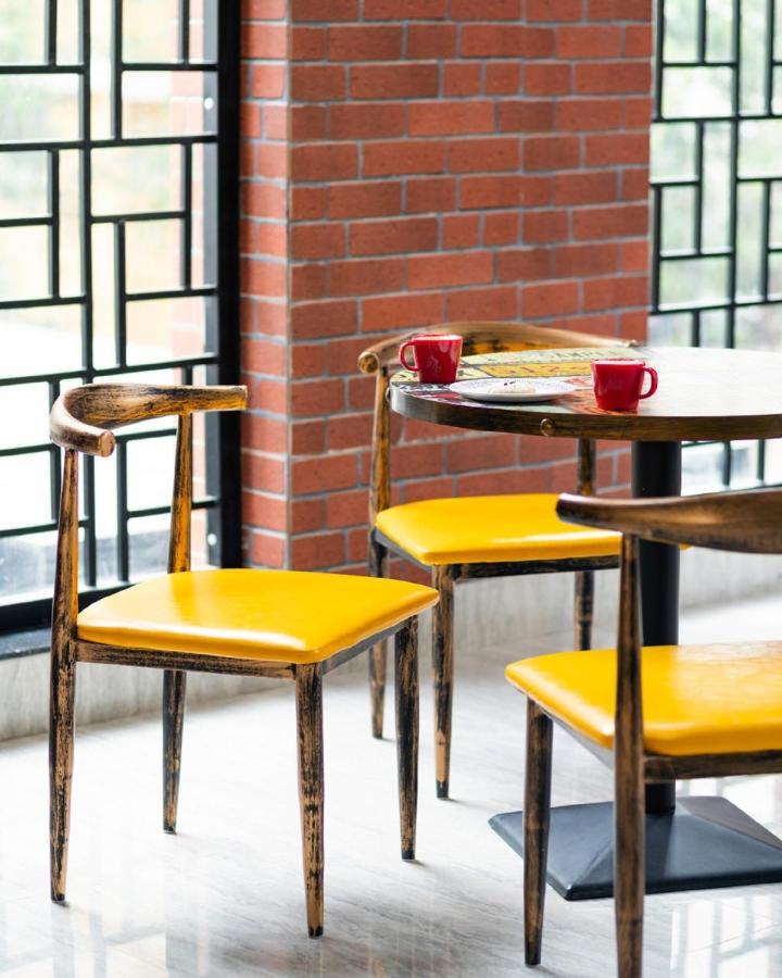 Couch & Cheese Homestel The Most Luxurious Hostel For Working Professionals & Students Pune Exterior photo
