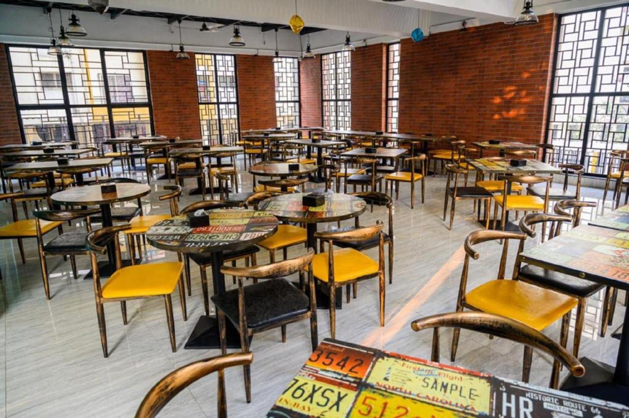 Couch & Cheese Homestel The Most Luxurious Hostel For Working Professionals & Students Pune Exterior photo