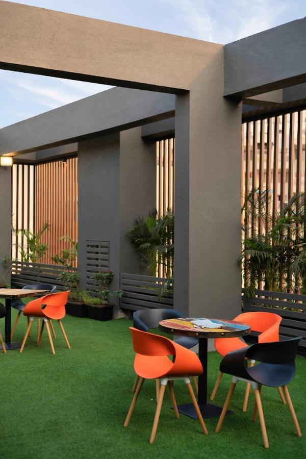 Couch & Cheese Homestel The Most Luxurious Hostel For Working Professionals & Students Pune Exterior photo